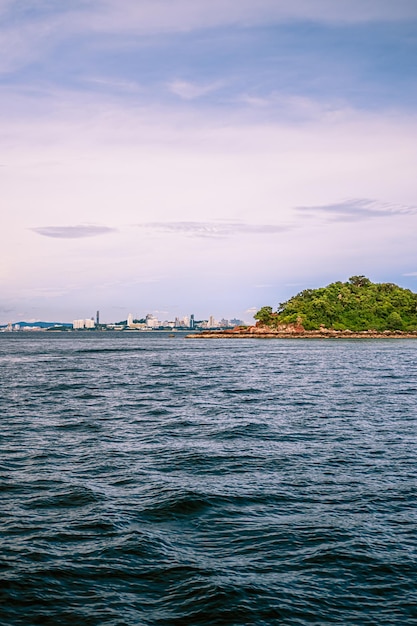 Insel Sak Koh Sak Schönes Meer bei Chonburi Thailand