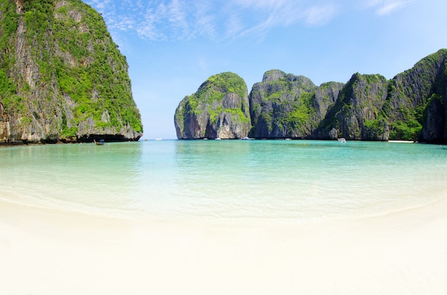 Insellandschaft am tropischen Strand