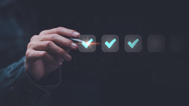 el inspector marca el tema de la encuesta Lista de comprobación con marcas de comprobación y