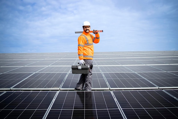 Instalação de painéis solares para energia sustentável