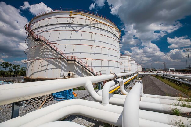 Instalação de refinaria de petróleo de tanque e armazenamento de tubos longos de aço de tanque branco e óleo de cotovelo de tubos