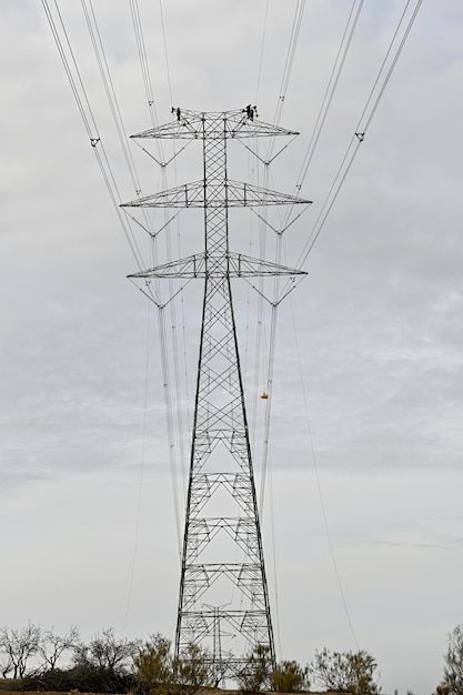 Instalação e montagem de torres elétricas de alto padrão