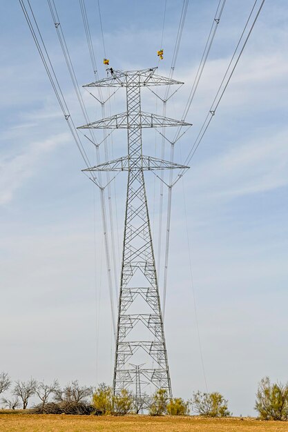 Instalação e montagem de torres elétricas de alto padrão