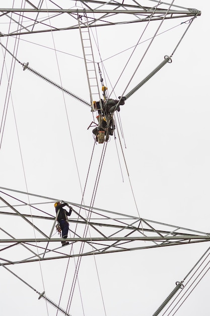 Instalação e montagem de torres elétricas de alto padrão