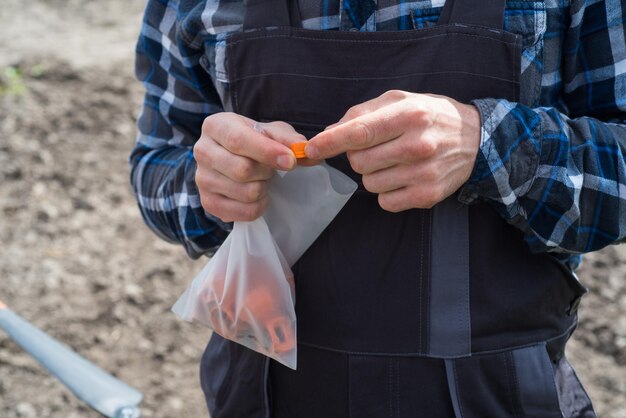 Instalación de boquillas mantenimiento de drones agrícolas