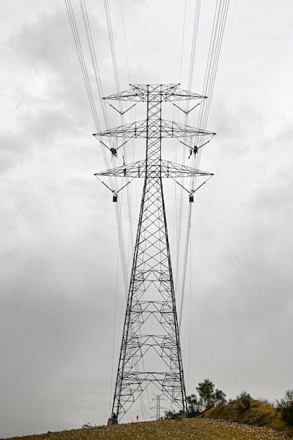 Instalación y montaje de torres eléctricas de gran altura