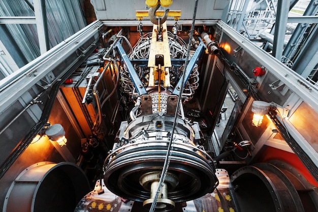 Instalación de un motor de turbina de gas en un módulo para la generación de electricidad