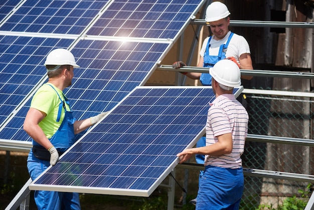 Instalación de sistema de panel solar independiente, energía verde renovable