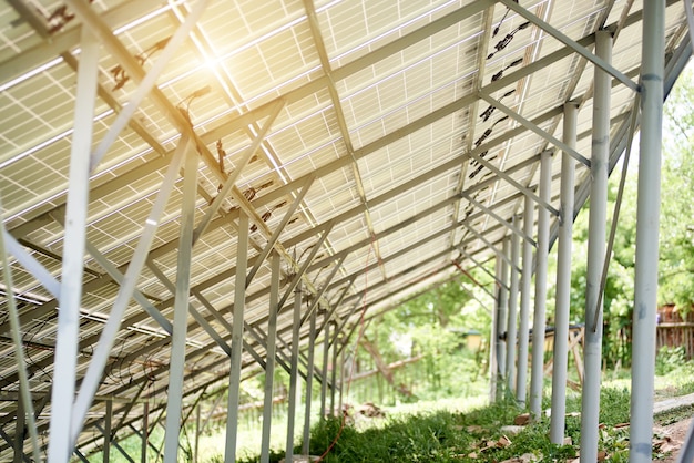 Instalación de un sistema de paneles fotovoltaicos solares autónomos