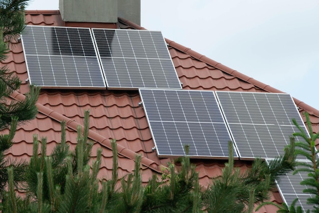 Installation einer Solarzelle auf einem Dach