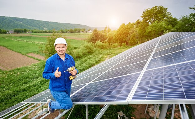 Installation eines eigenständigen Solar-Photovoltaik-Panelsystems