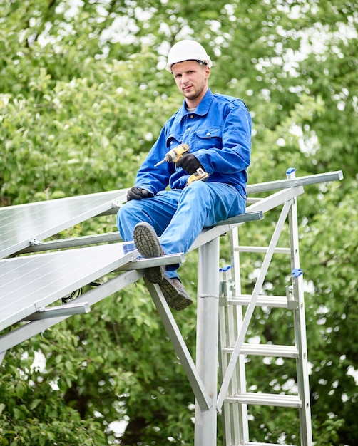 Installation eines eigenständigen Solar-Photovoltaik-Systems