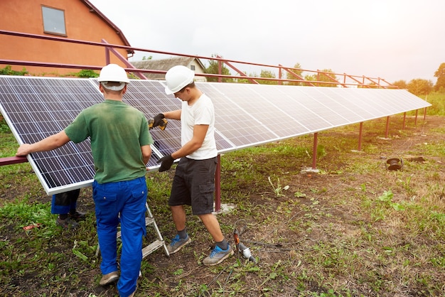 Installation eines eigenständigen Solar-Photovoltaik-Systems