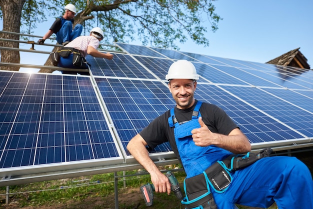 Installation eines eigenständigen Sonnenkollektorsystems, erneuerbare grüne Energie