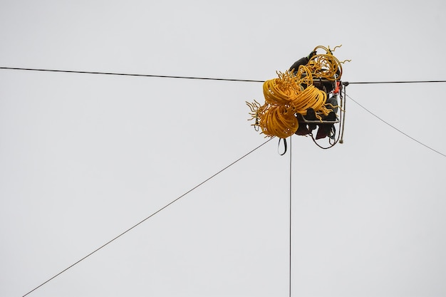 Installation und Montage von Hochhaus-Elektromasten