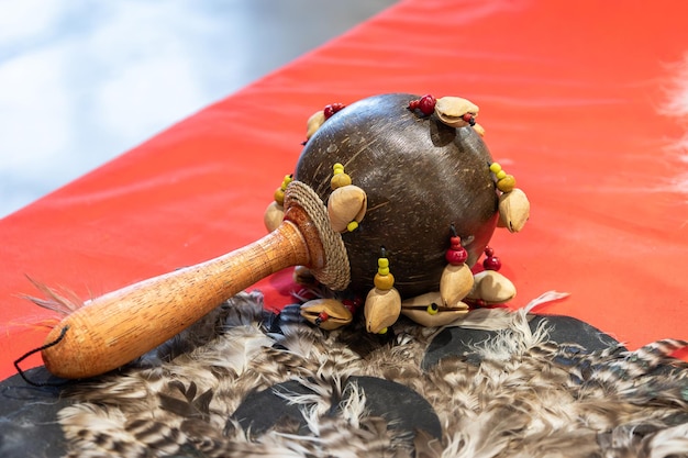 Instrumento de percussão tradicional africano shekere