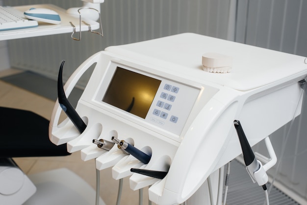 Instrumento odontológico para tratamento e operações odontológicas