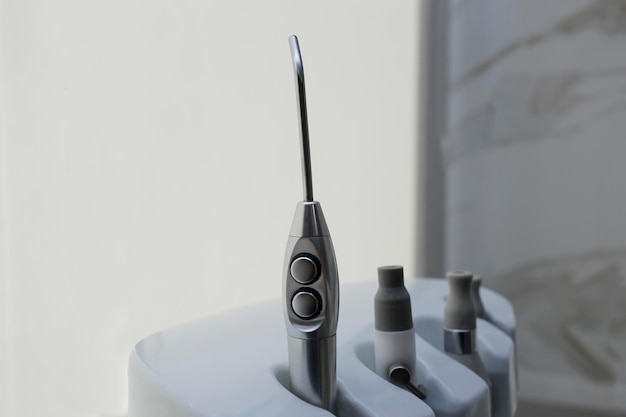 Instrumentos de consultorio dental atención médica y odontología concepto enfoque selectivo
