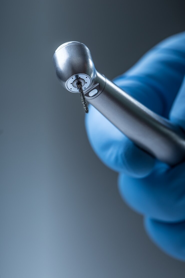 Instrumentos dentales. Turbina Denta de alta velocidad. Fresa cilíndrica de diamante dental con pieza de mano.