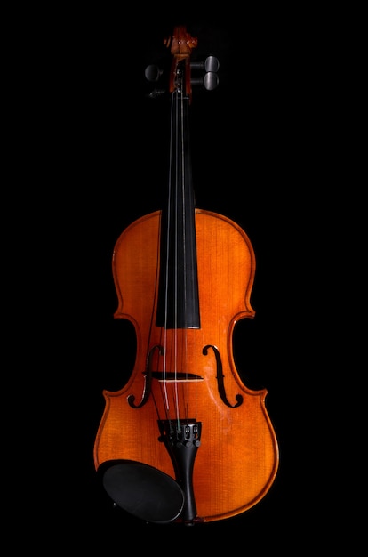 Instrumentos musicales de orquesta de violín sobre fondo negro
