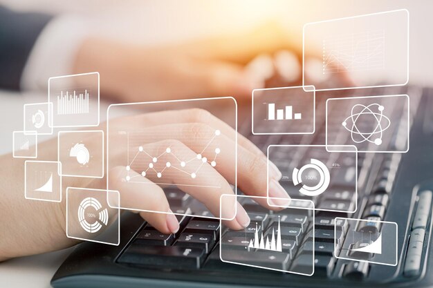 Inteligencia empresarial, gráficos financieros y manos escribiendo en una computadora en segundo plano