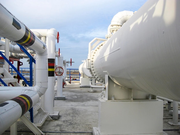 Foto intercambiadores de calor en una refinería