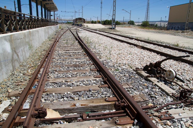 intercambio de agujas, raíles de tren, detalle de vías férreas en España