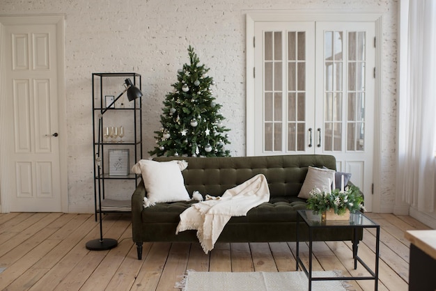 Interior acolhedor de Natal, em estilo escandinavo moderno