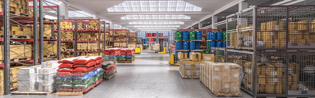 Interior de un almacén con productos de diversos tipos.