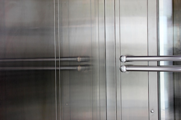 interior de la cabina del ascensor