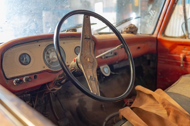 Interior de la camioneta pickup clásica vintage