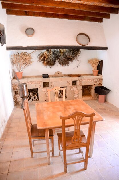 Interior de una casa abandonada en las Islas Canarias España