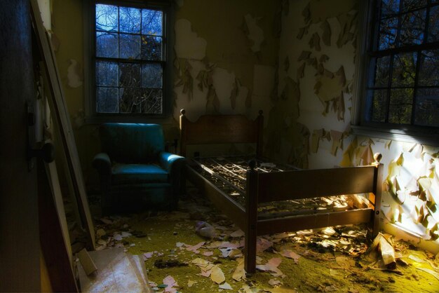 Foto interior de una casa abandonada