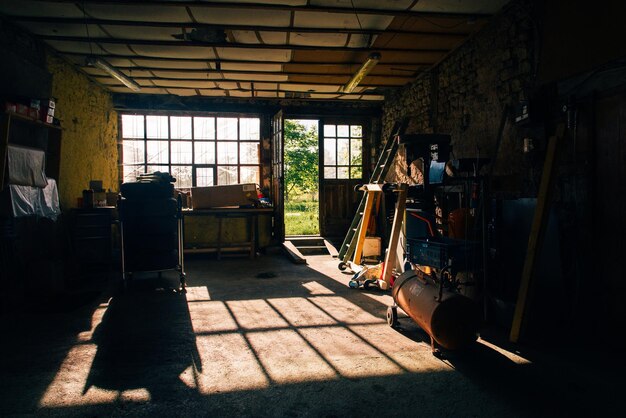 Foto interior de una casa abandonada