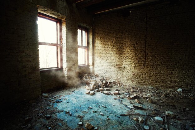 Foto interior de una casa abandonada