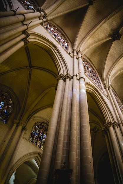 Interior de la catedral, estilo gótico, iglesia española