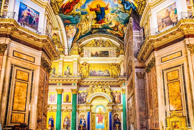 Interior de la Catedral de San Isaac mayor creación arquitectónica San Petersburgo