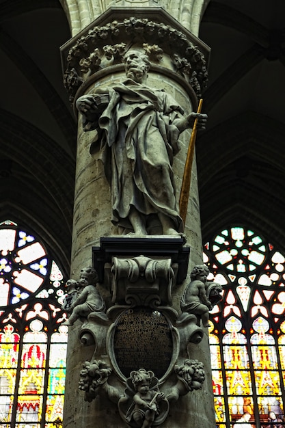 Interior de la Catedral de San Miguel y Santa Gudula, Bruselas, Bélgica