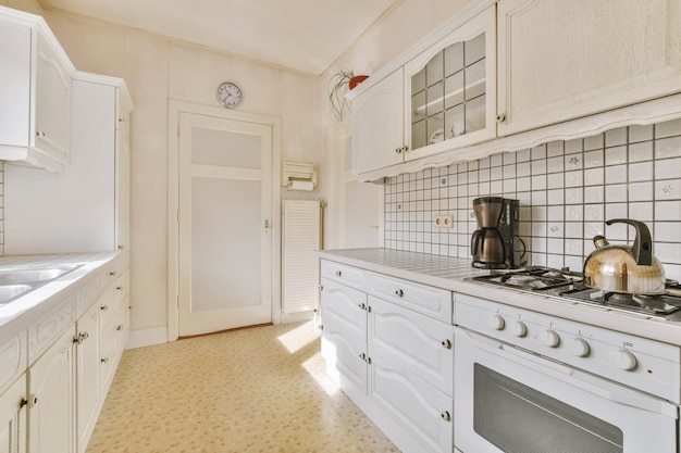 Interior de cocina moderna en casa