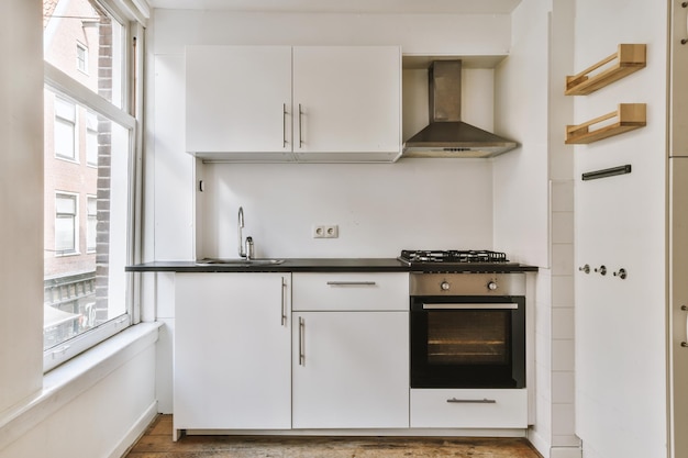 Interior de cocina pequeña en apartamento moderno