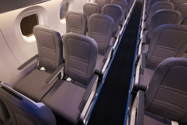 Interior de cuero del avión sin pasajeros.