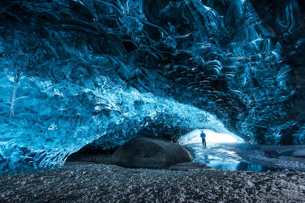 Foto interior y cueva de hielo en islandia