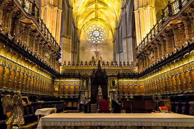 Interior da catedral de sevilha, andaluzia, espanha