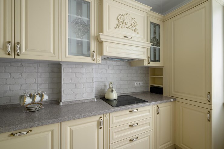 Foto interior da cozinha moderna de cor creme na moda