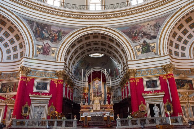 Foto interior da cúpula da rotunda mosta malta