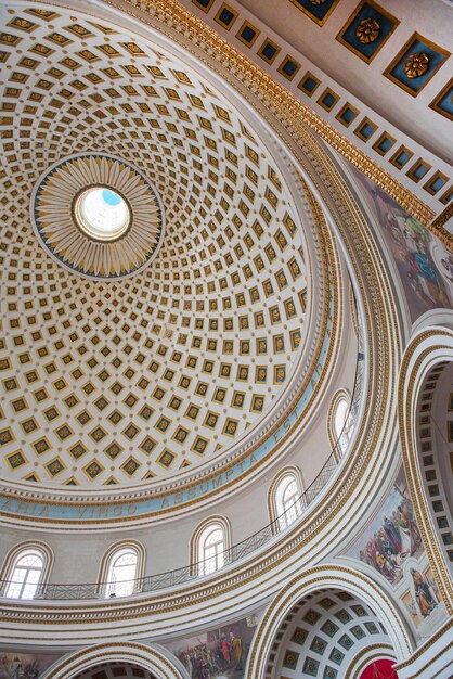 Foto interior da cúpula da rotunda mosta malta