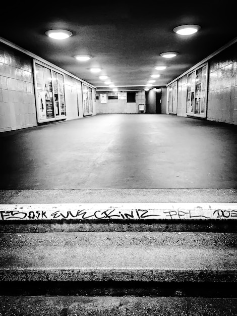 Foto interior da estação de metrô