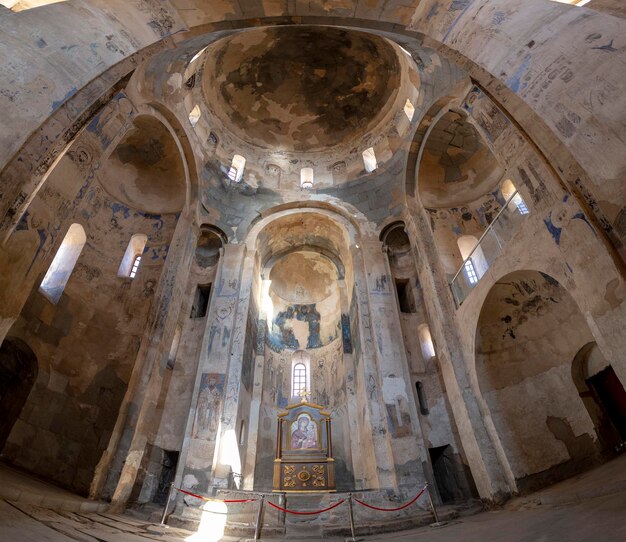 Foto interior da igreja akdamar de van