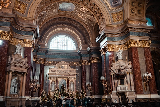 Interior da igreja Budapeste Hungria