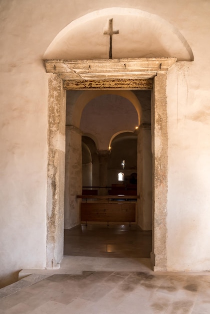 Interior da igreja de St Donatus na antiga cidade velha de Zadar na Croácia